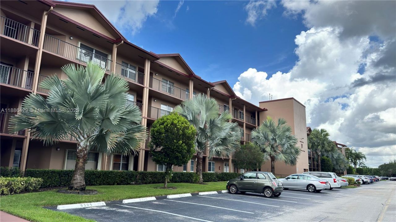 300 SW 130th Ter, Unit 407B, Pembroke Pines, FL 33027 Photo