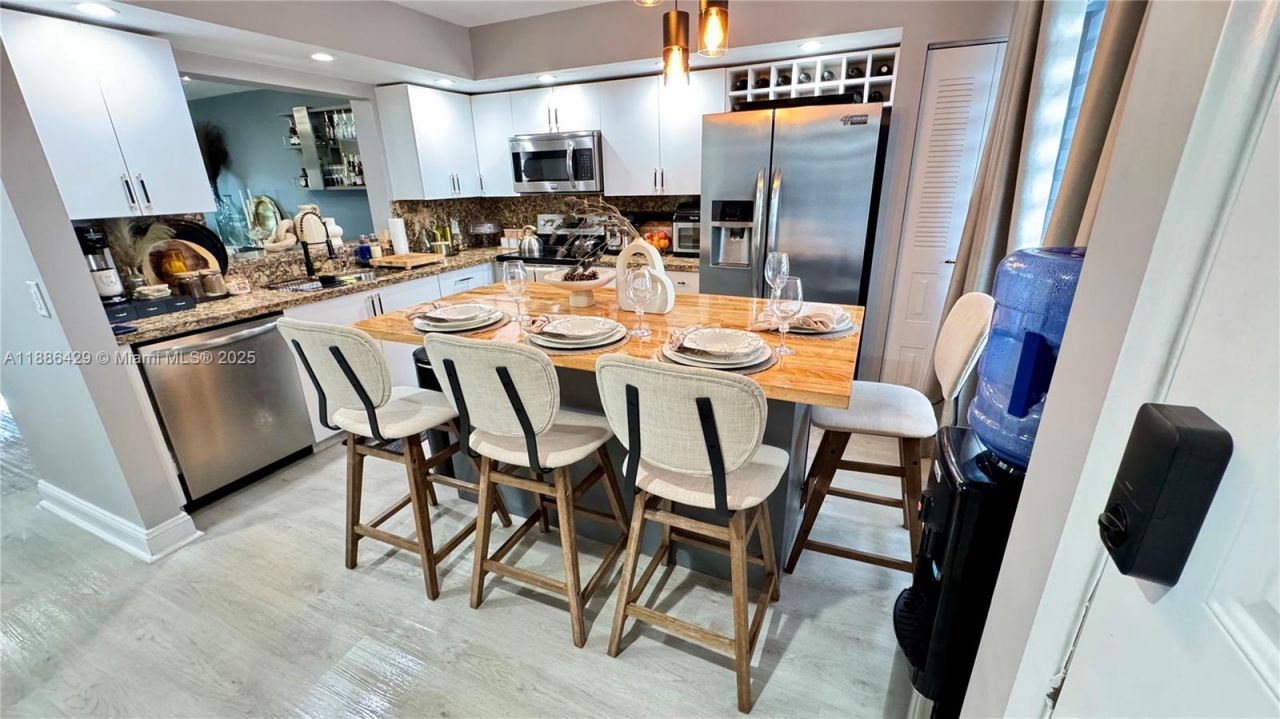 300 SW 130th Ter, Unit 407B, Pembroke Pines, FL 33027 Photo