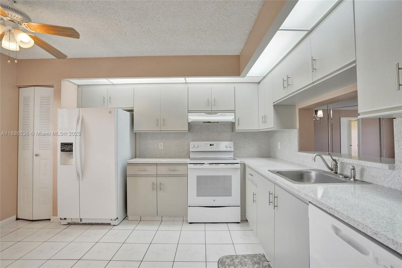 12500 SW 6th St, Unit 203N, Pembroke Pines, FL 33027 Photo