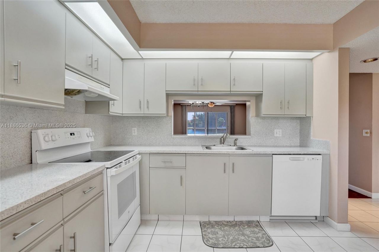 12500 SW 6th St, Unit 203N, Pembroke Pines, FL 33027 Photo