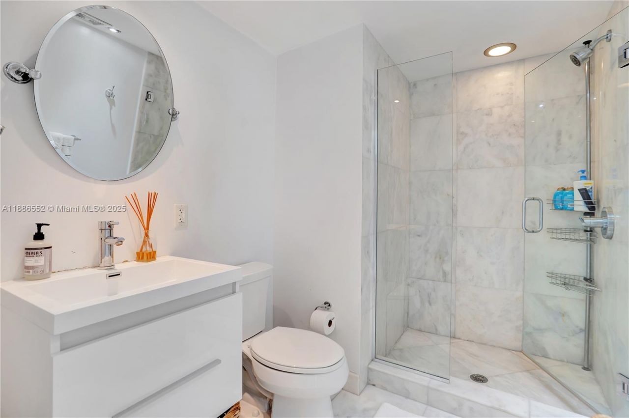 421 Meridian Ave, Unit 21, Miami Beach, FL 33139 Photo