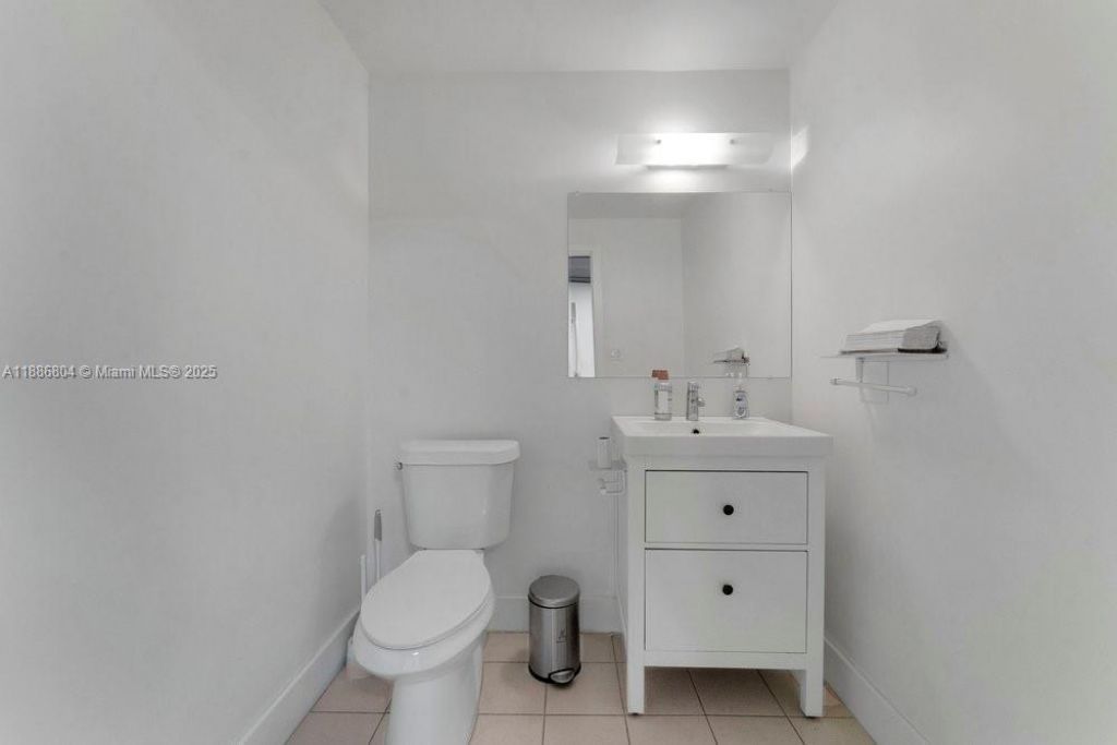 2201 NW 102nd Pl, Unit 4A, Doral, FL 33172 Photo