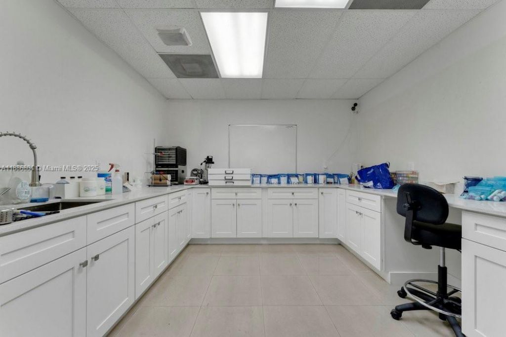 2201 NW 102nd Pl, Unit 4A, Doral, FL 33172 Photo