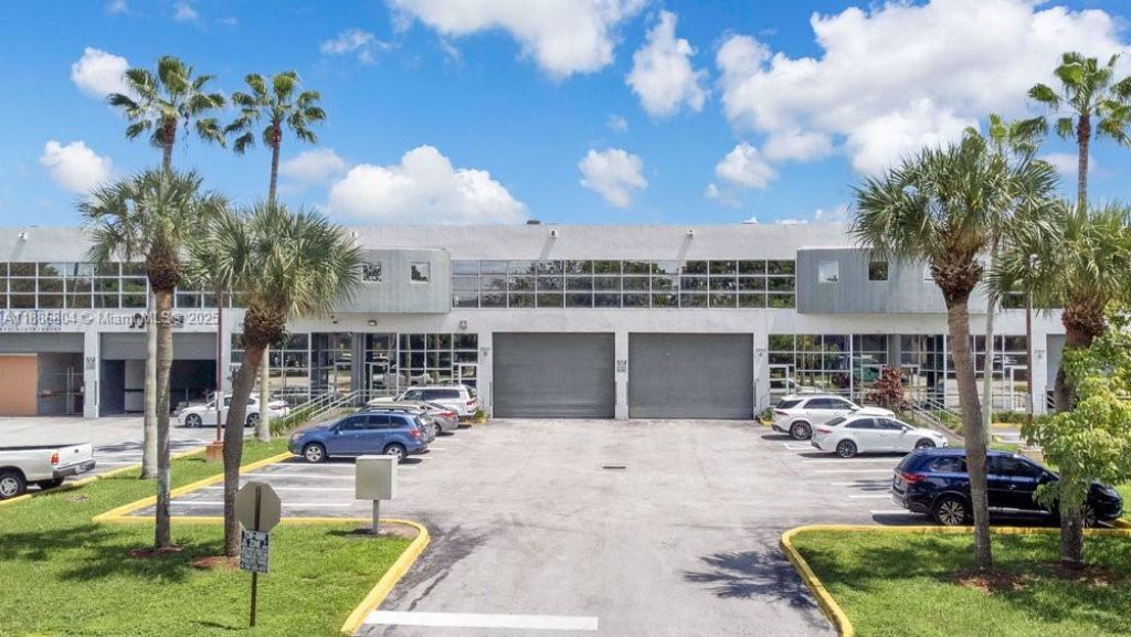 2201 NW 102nd Pl, Unit 4A, Doral, FL 33172 Photo