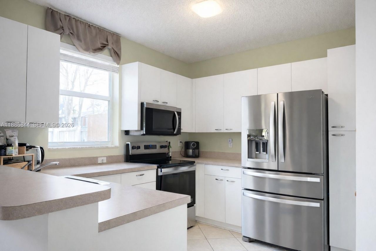 15462 NW 14th Ct, Pembroke Pines, FL 33028 Photo