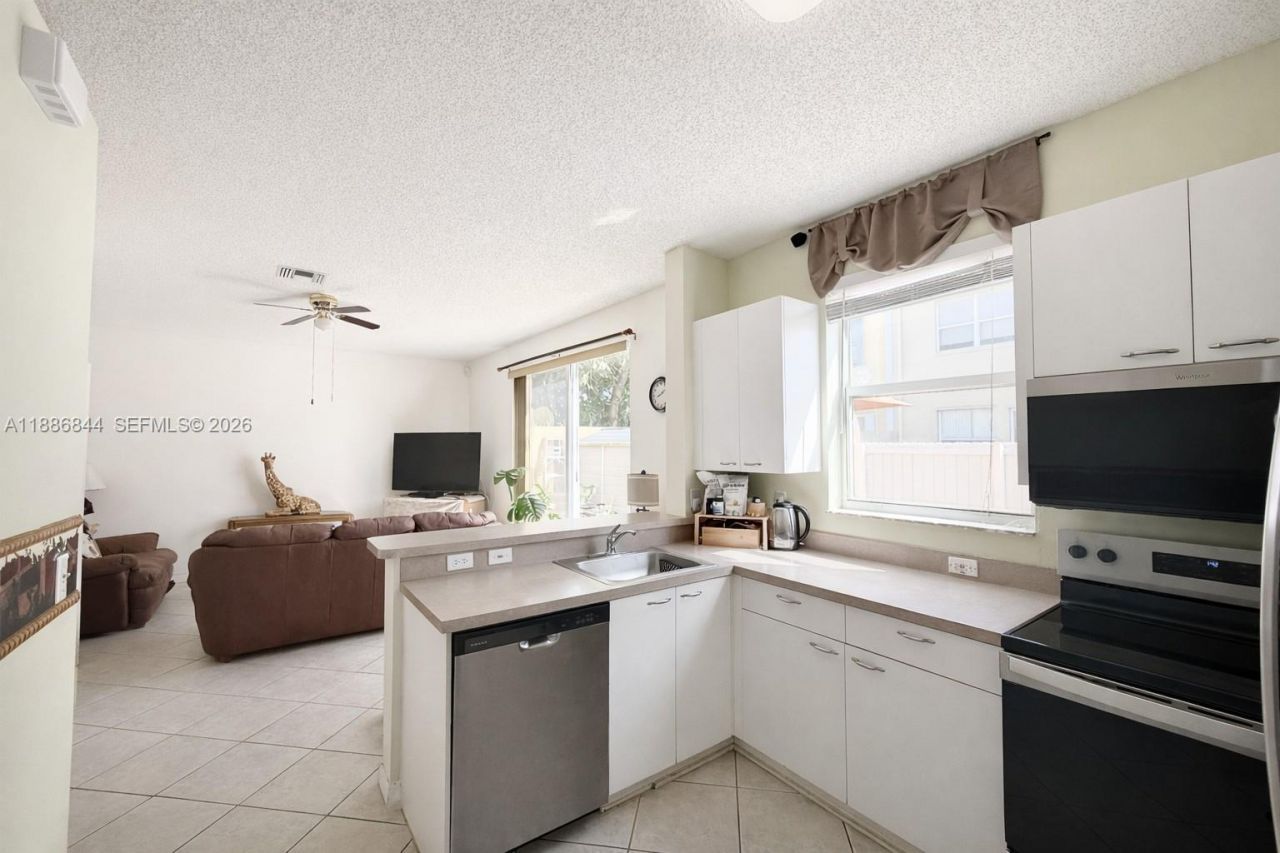 15462 NW 14th Ct, Pembroke Pines, FL 33028 Photo