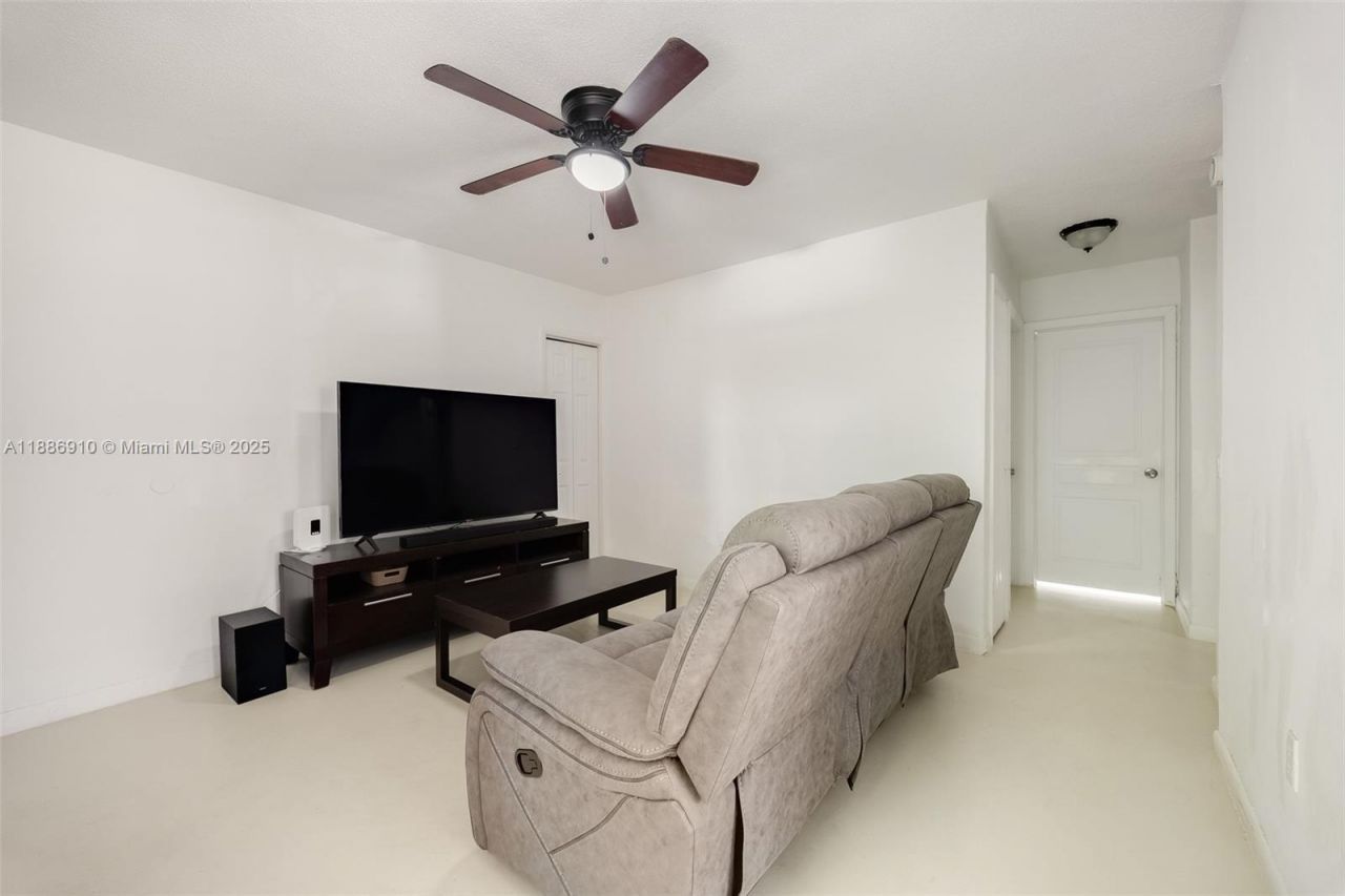 212 NW 7th Ave, Miami, FL 33128 Photo