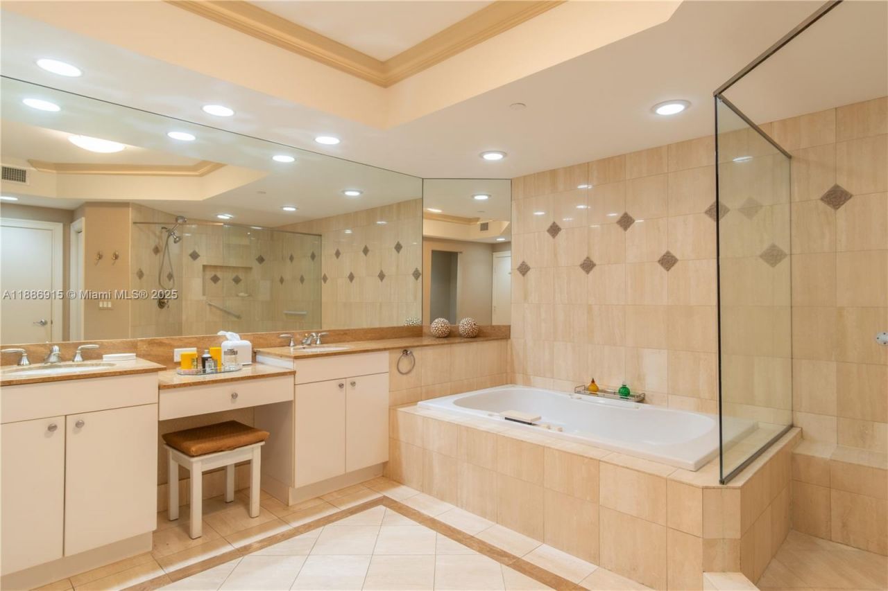 21050 Point Pl, Unit 2203, Aventura, FL 33180 Photo