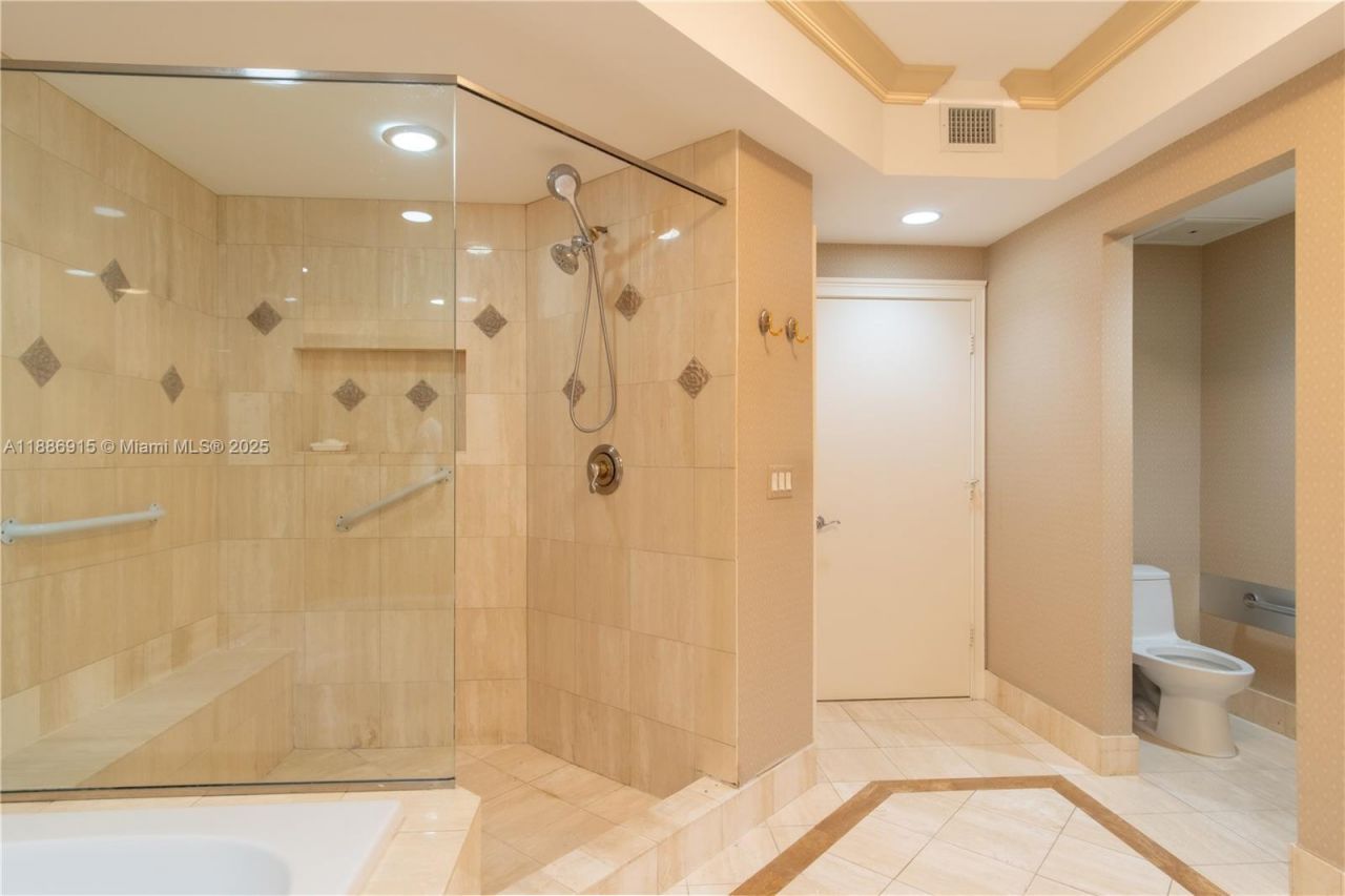 21050 Point Pl, Unit 2203, Aventura, FL 33180 Photo