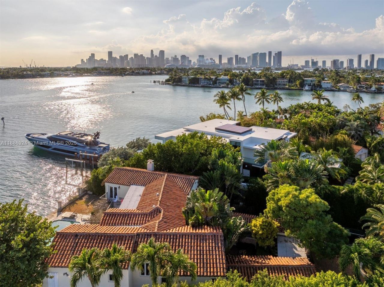 11 E Rivo Alto Dr, Miami Beach, FL 33139 Photo