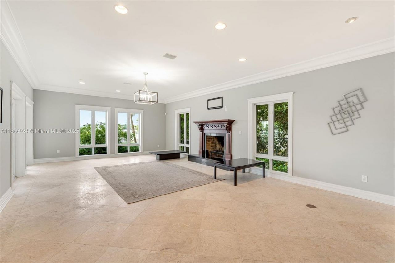 11 E Rivo Alto Dr, Miami Beach, FL 33139 Photo