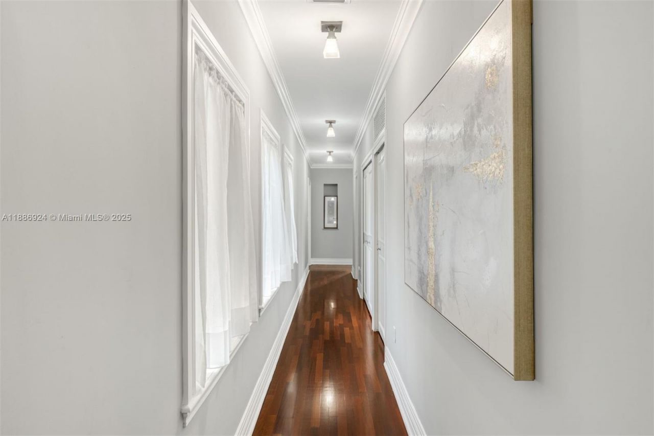 11 E Rivo Alto Dr, Miami Beach, FL 33139 Photo