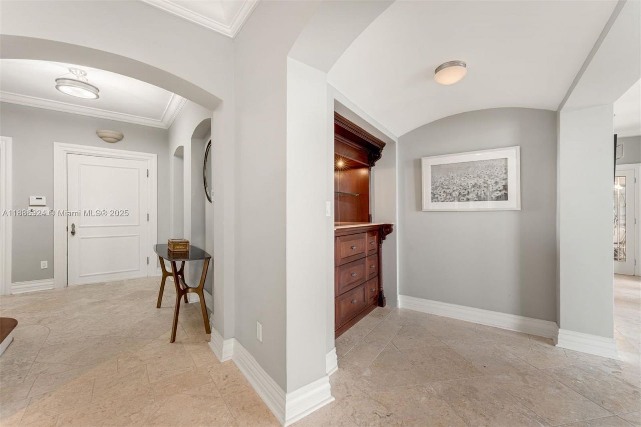 11 E Rivo Alto Dr, Miami Beach, FL 33139 Photo