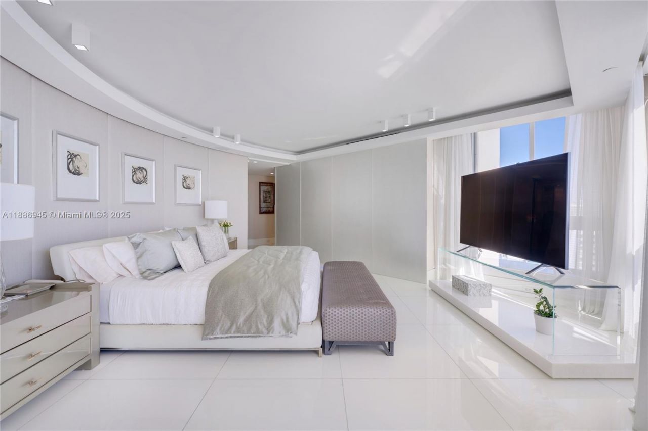 791 Crandon Blvd, Unit 1408, Key Biscayne, FL 33149 Photo