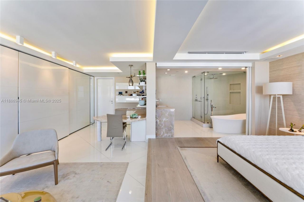 791 Crandon Blvd, Unit 1408, Key Biscayne, FL 33149 Photo