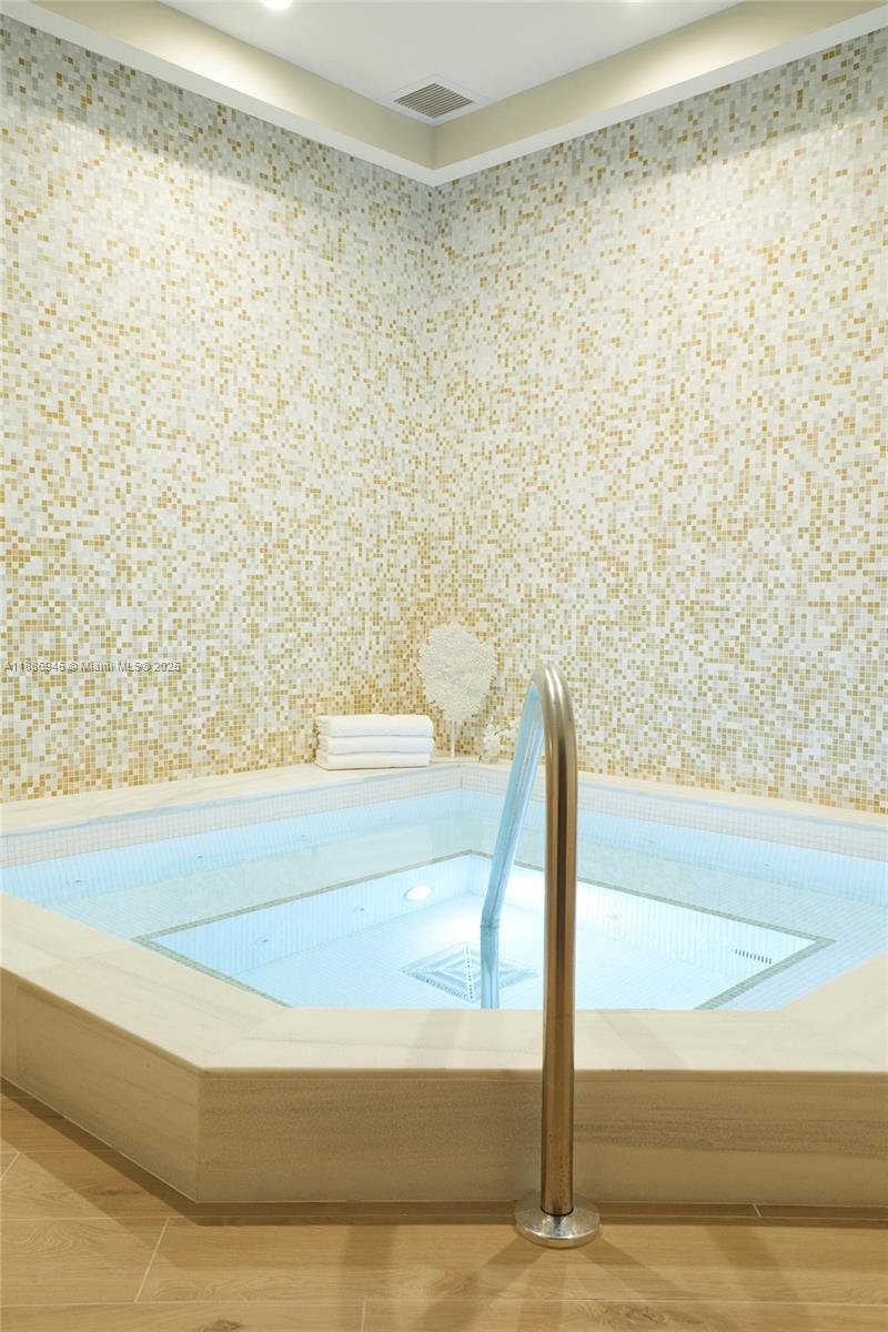 791 Crandon Blvd, Unit 1408, Key Biscayne, FL 33149 Photo