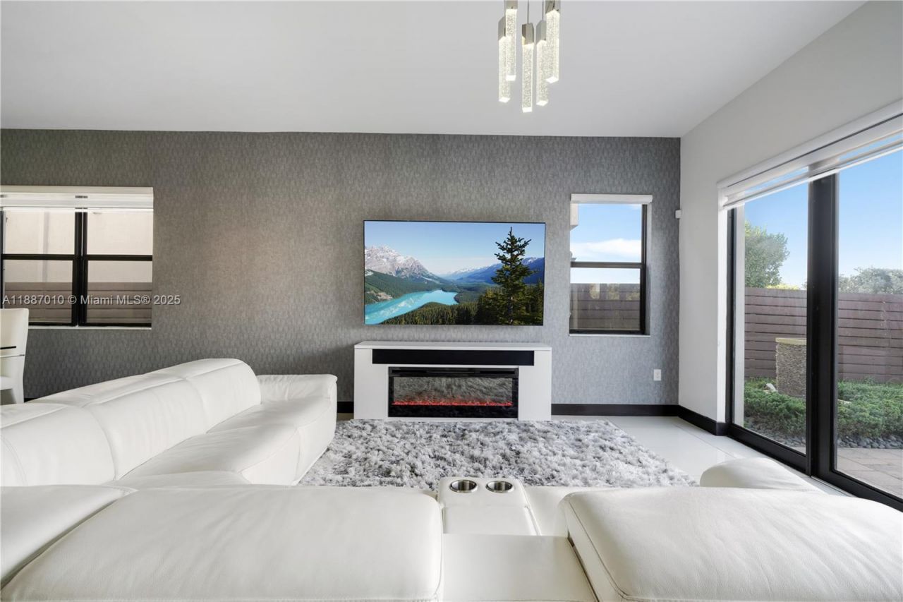 16065 SW 136th Ter, Miami, FL 33196 Photo