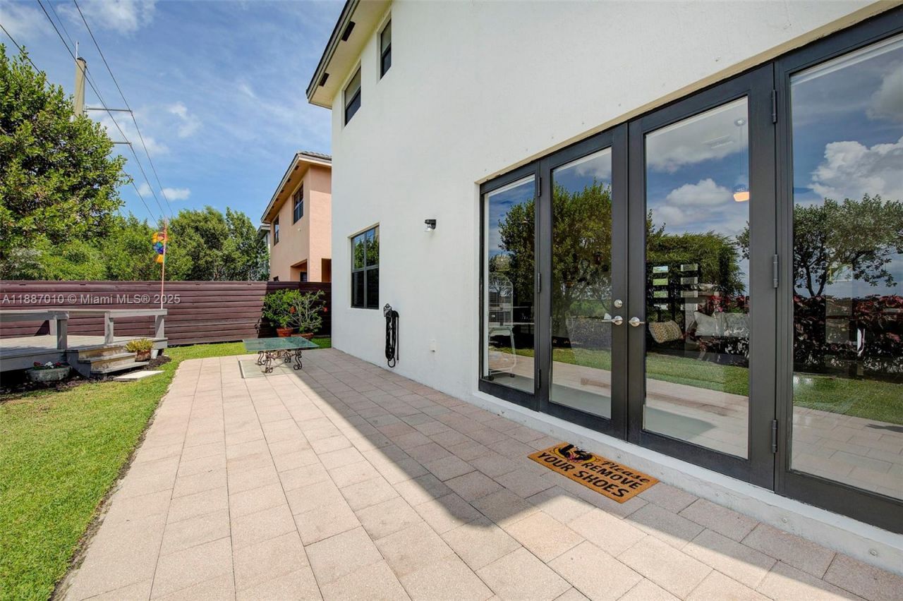 16065 SW 136th Ter, Miami, FL 33196 Photo