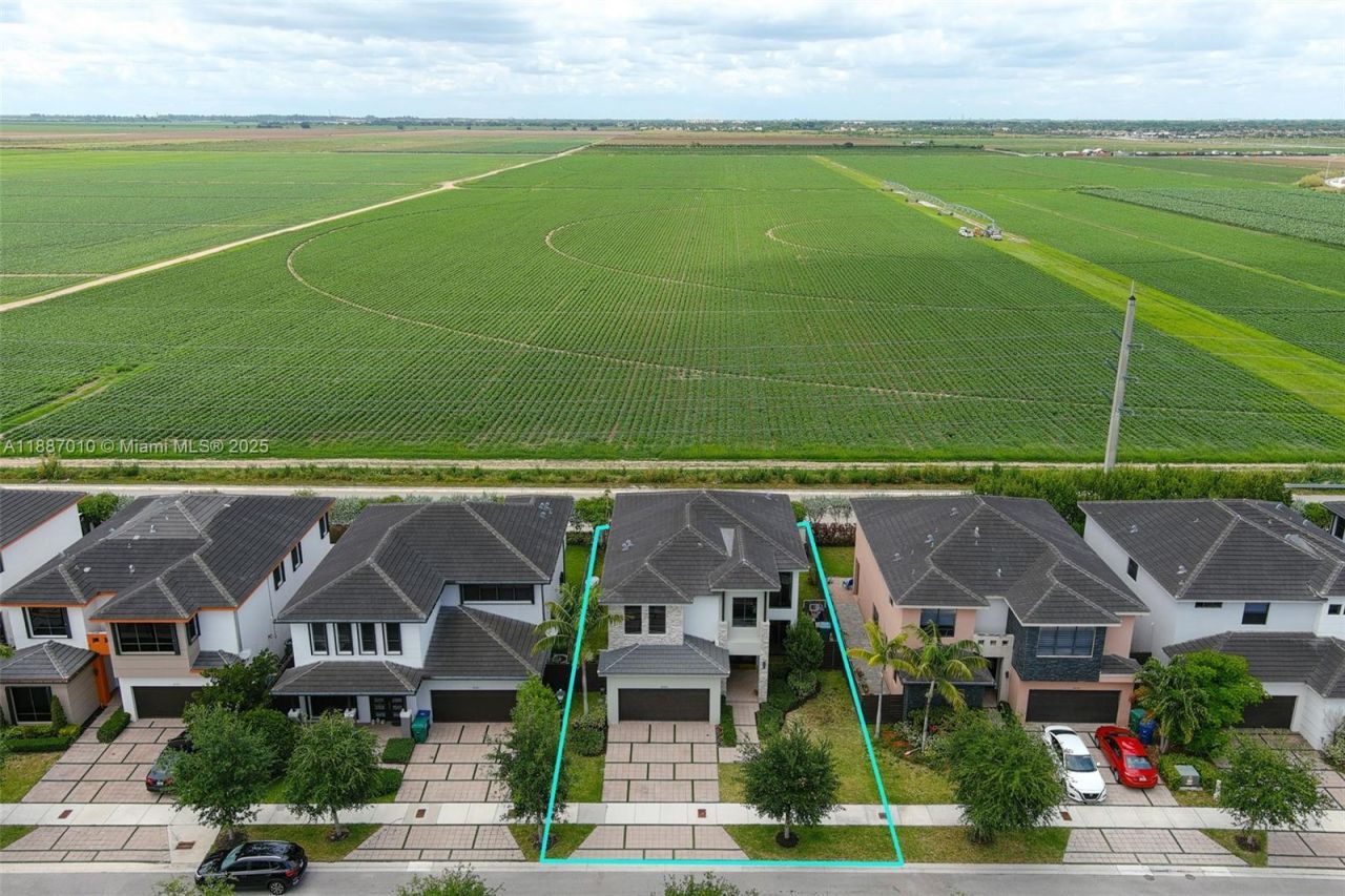 16065 SW 136th Ter, Miami, FL 33196 Photo