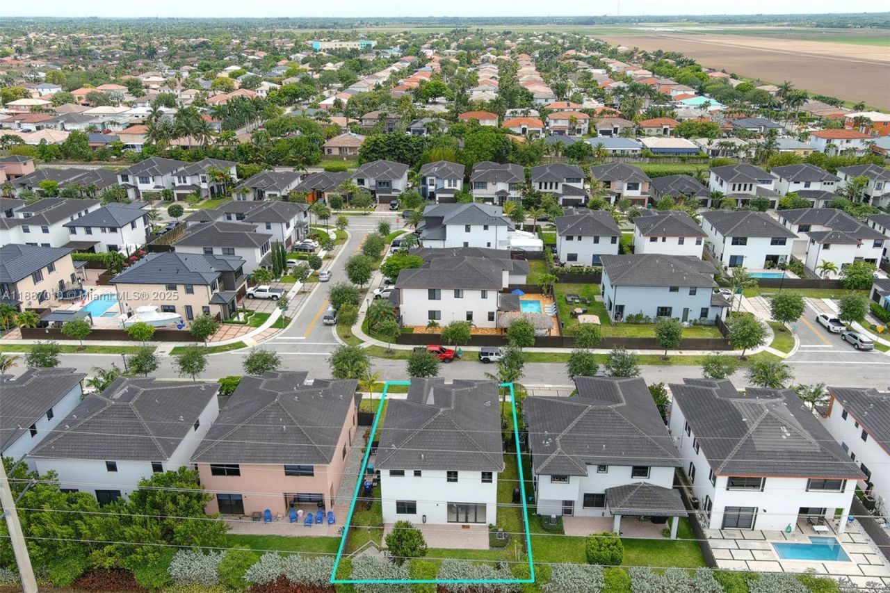 16065 SW 136th Ter, Miami, FL 33196 Photo