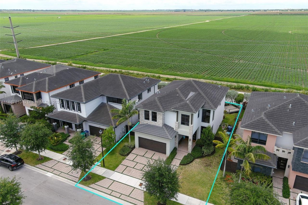 16065 SW 136th Ter, Miami, FL 33196 Photo