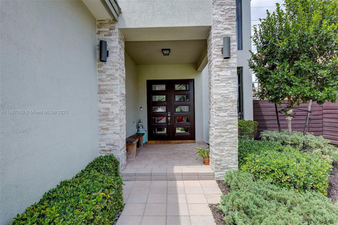 16065 SW 136th Ter, Miami, FL 33196 Photo