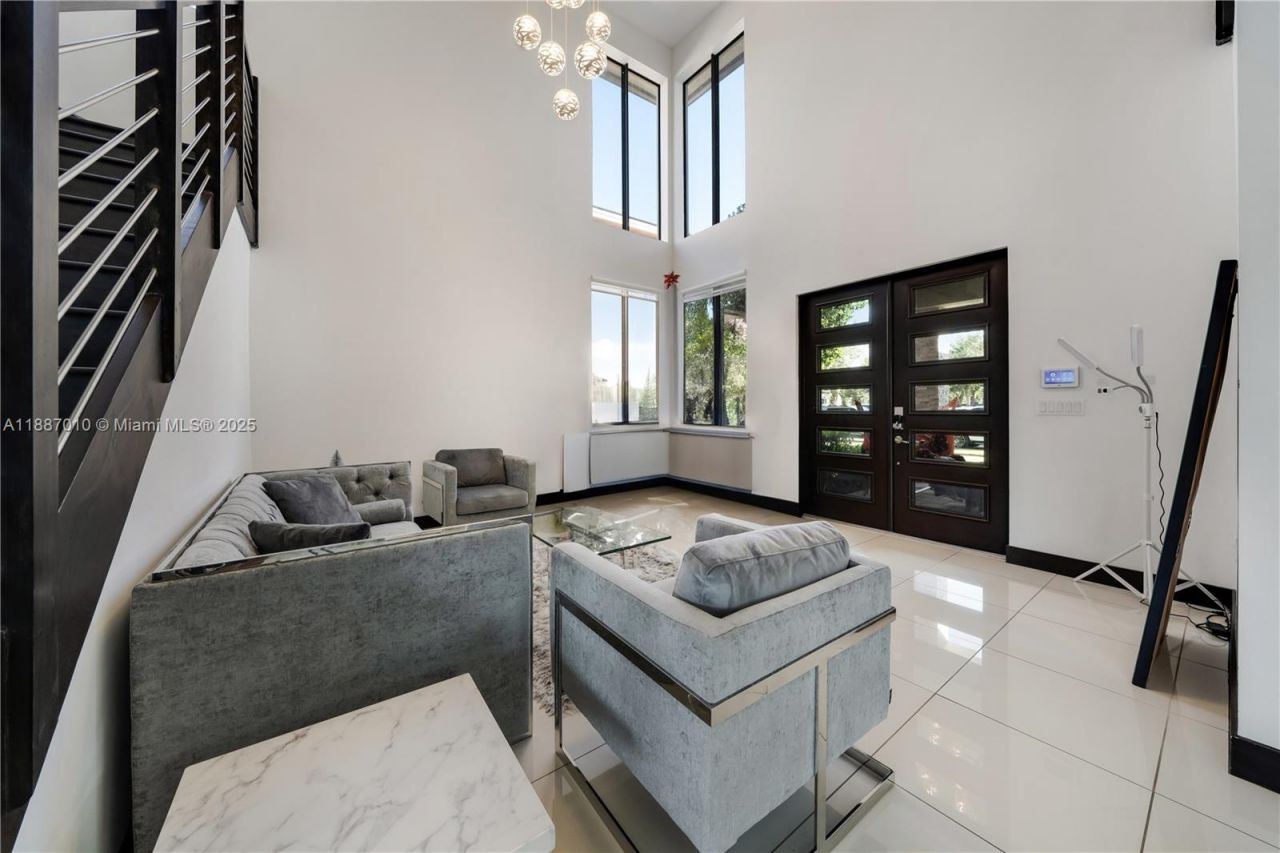 16065 SW 136th Ter, Miami, FL 33196 Photo