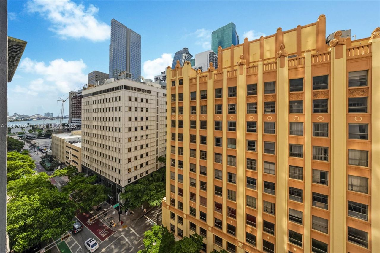 151 SE 1st St, Unit 1003, Miami, FL 33131 Photo