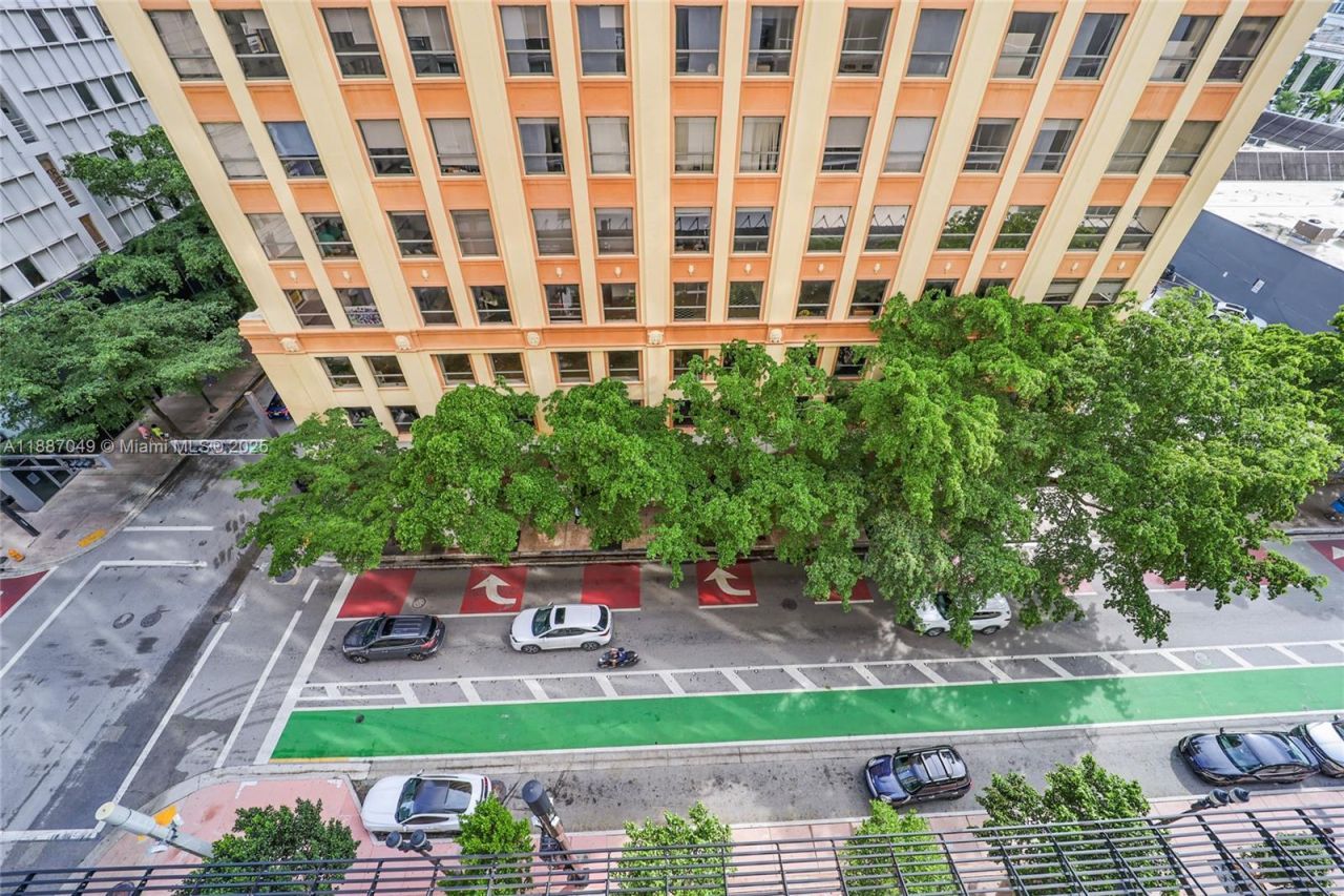 151 SE 1st St, Unit 1003, Miami, FL 33131 Photo