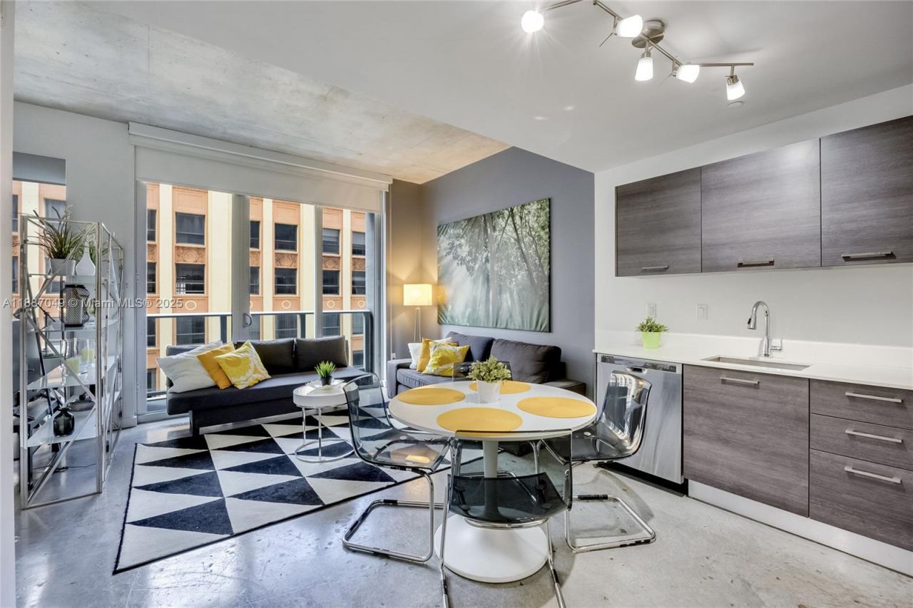 151 SE 1st St, Unit 1003, Miami, FL 33131 Photo
