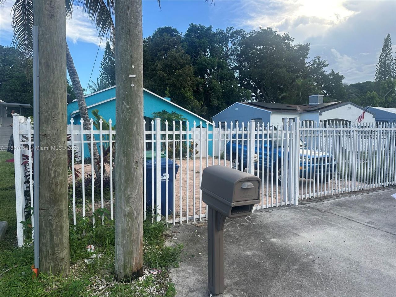 390 NE 166th St, Miami, FL 33162 Photo