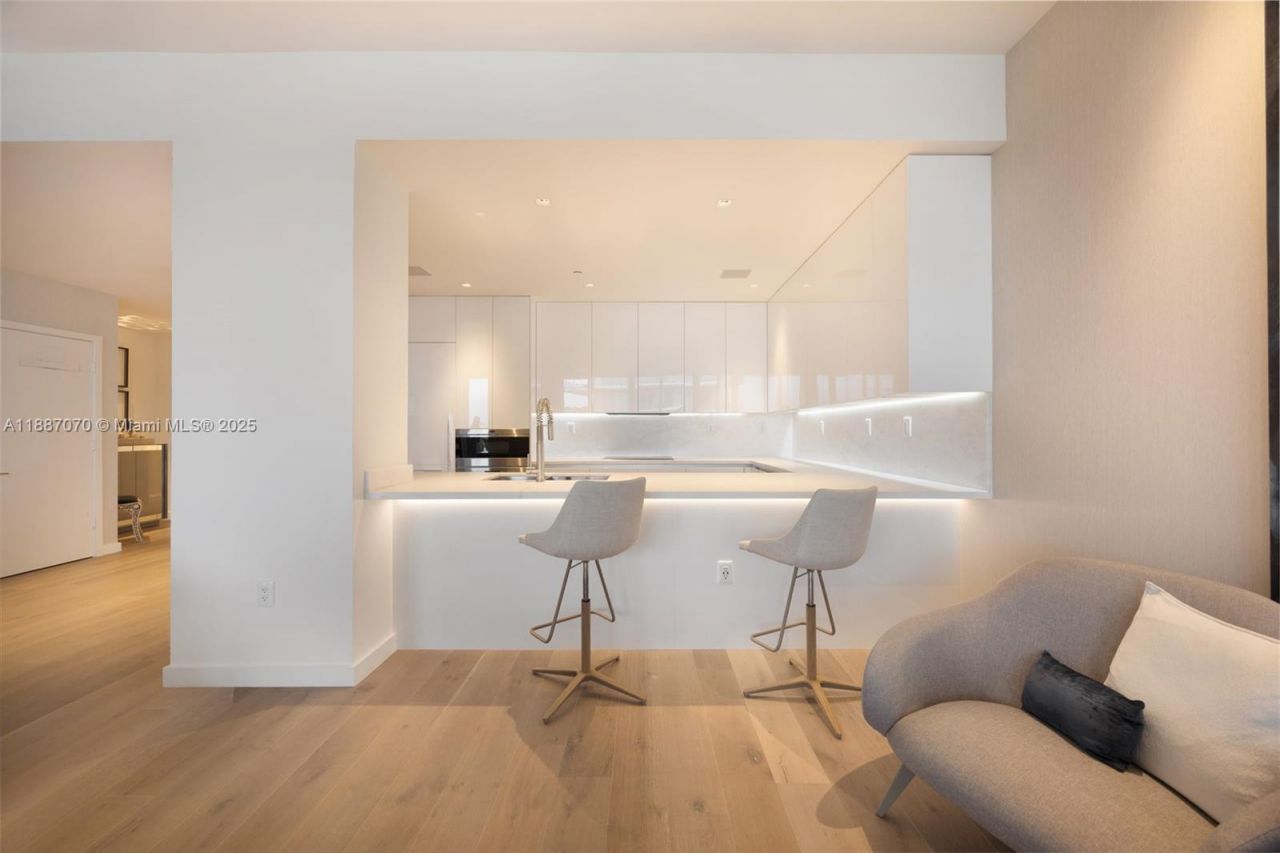 801 S Pointe Dr, Unit PH602, Miami Beach, FL 33139 Photo