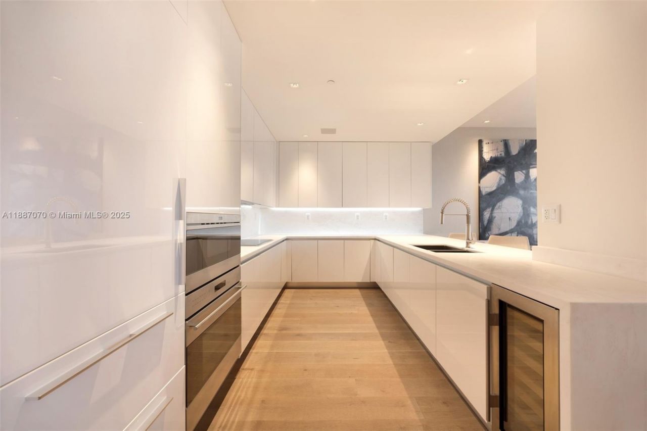 801 S Pointe Dr, Unit PH602, Miami Beach, FL 33139 Photo