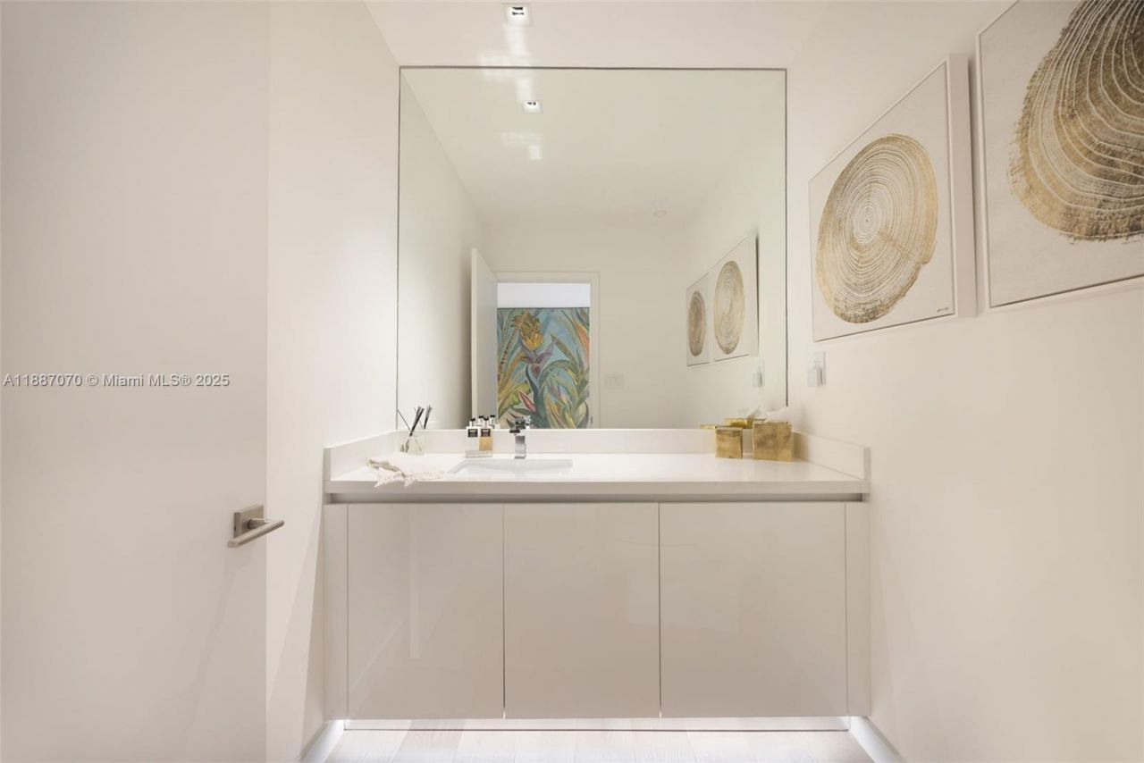 801 S Pointe Dr, Unit PH602, Miami Beach, FL 33139 Photo