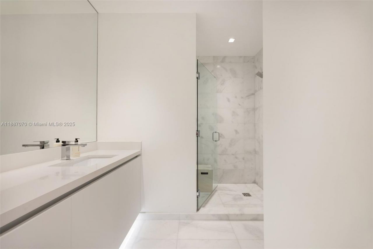 801 S Pointe Dr, Unit PH602, Miami Beach, FL 33139 Photo