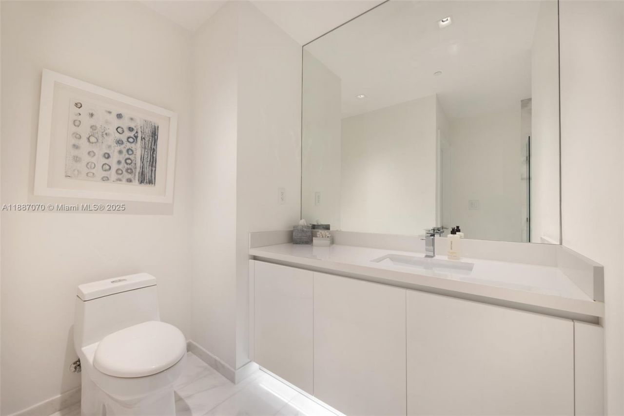 801 S Pointe Dr, Unit PH602, Miami Beach, FL 33139 Photo