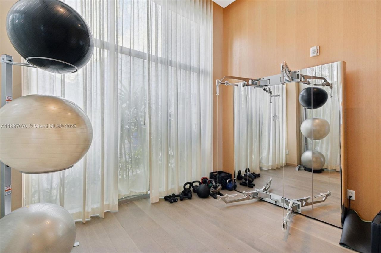 801 S Pointe Dr, Unit PH602, Miami Beach, FL 33139 Photo