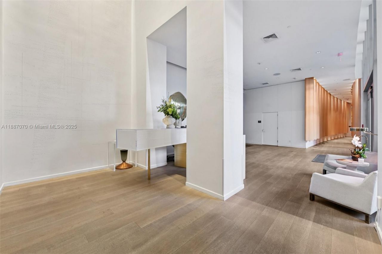 801 S Pointe Dr, Unit PH602, Miami Beach, FL 33139 Photo