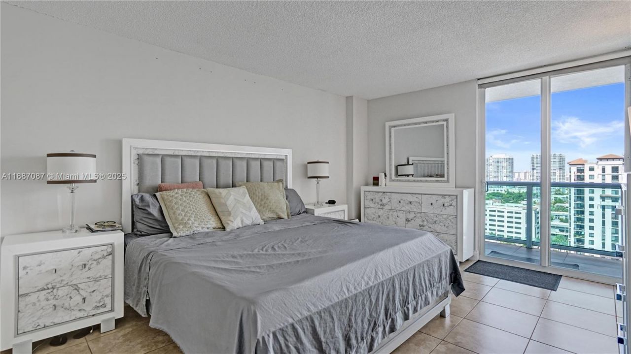 100 Bayview Dr, Unit 1931, Sunny Isles Beach, FL 33160 Photo