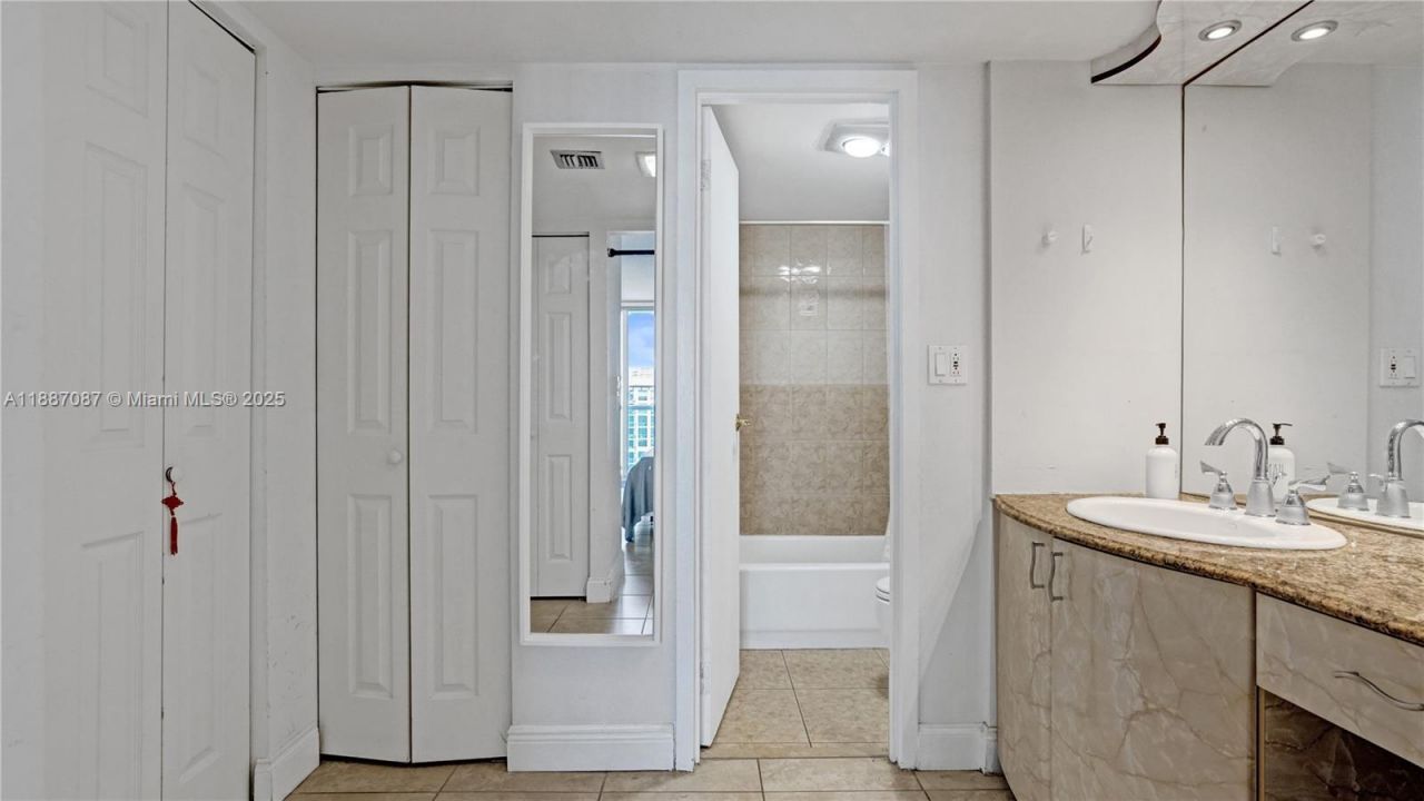 100 Bayview Dr, Unit 1931, Sunny Isles Beach, FL 33160 Photo