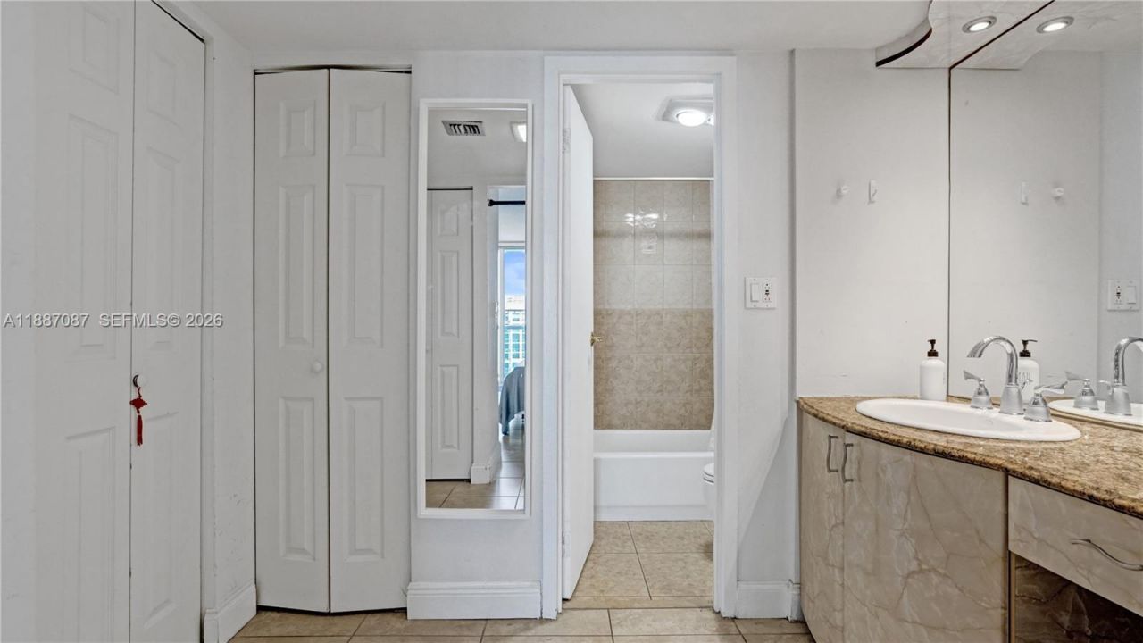 100 Bayview Dr, Unit 1931, Sunny Isles Beach, FL 33160 Photo