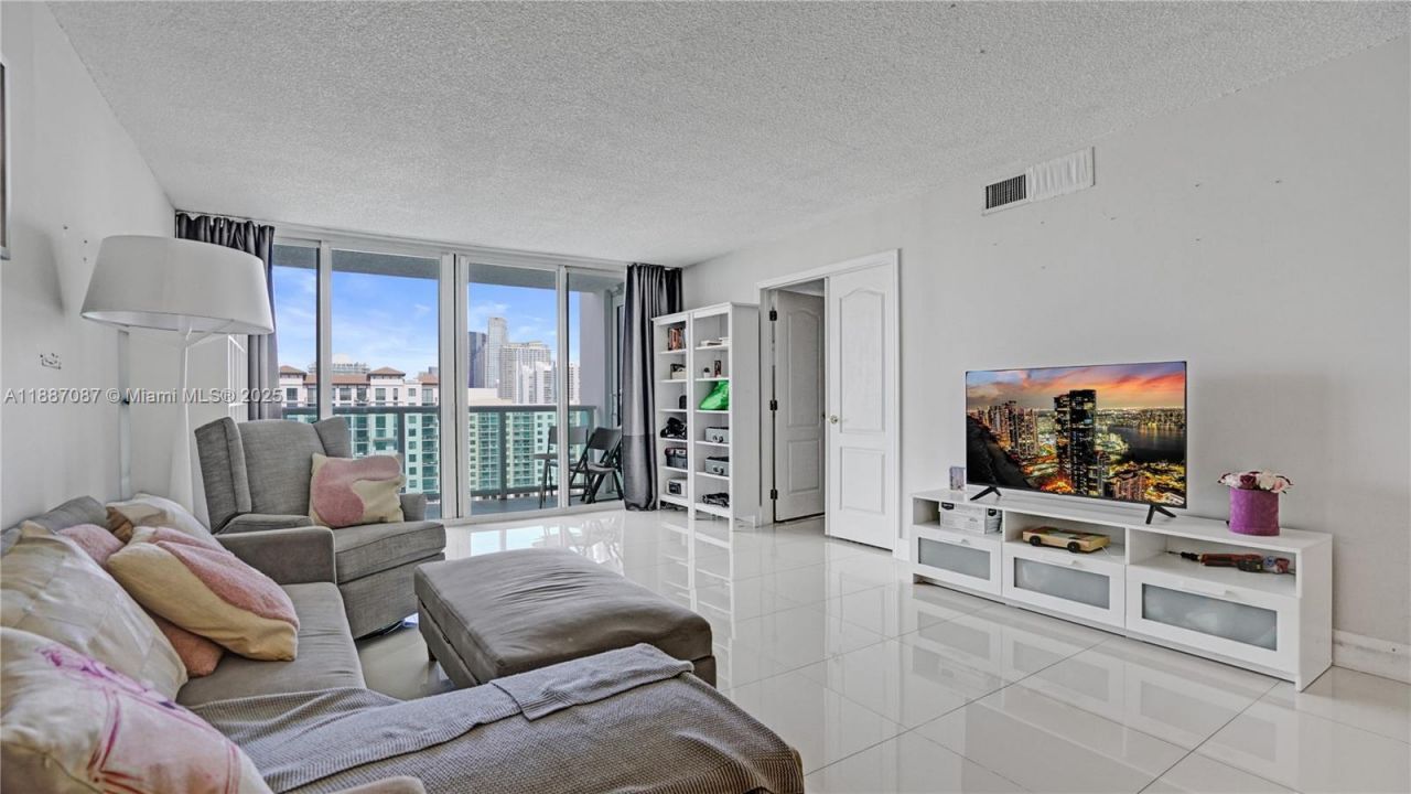 100 Bayview Dr, Unit 1931, Sunny Isles Beach, FL 33160 Photo