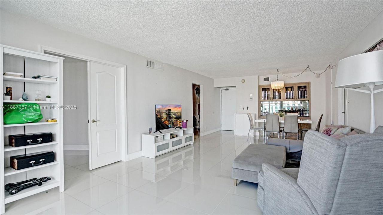 100 Bayview Dr, Unit 1931, Sunny Isles Beach, FL 33160 Photo