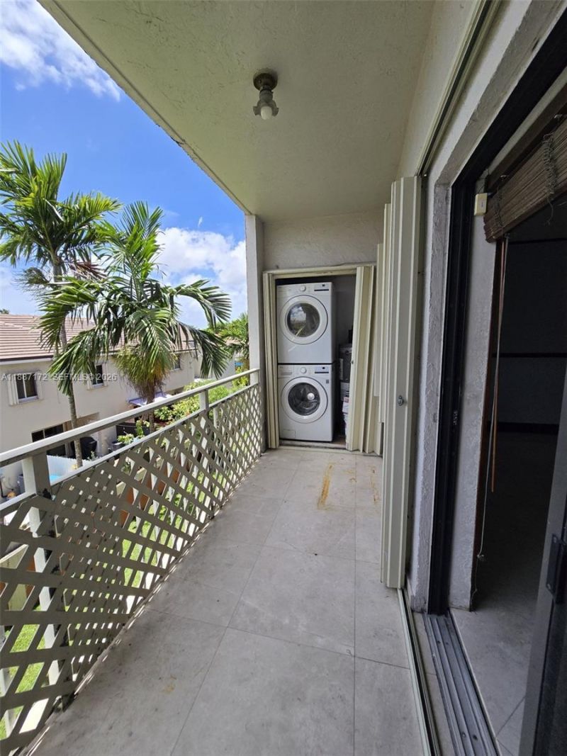 8425 NW 8th St, Unit 307, Miami, FL 33126 Photo