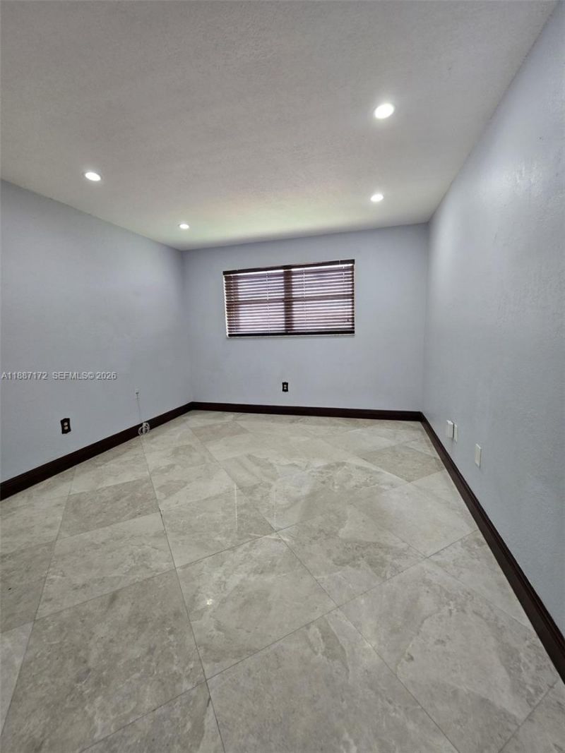 8425 NW 8th St, Unit 307, Miami, FL 33126 Photo