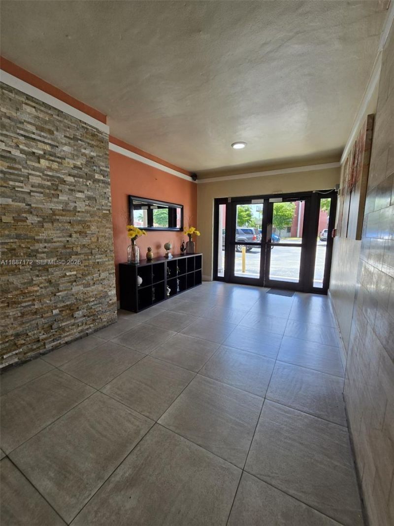 8425 NW 8th St, Unit 307, Miami, FL 33126 Photo