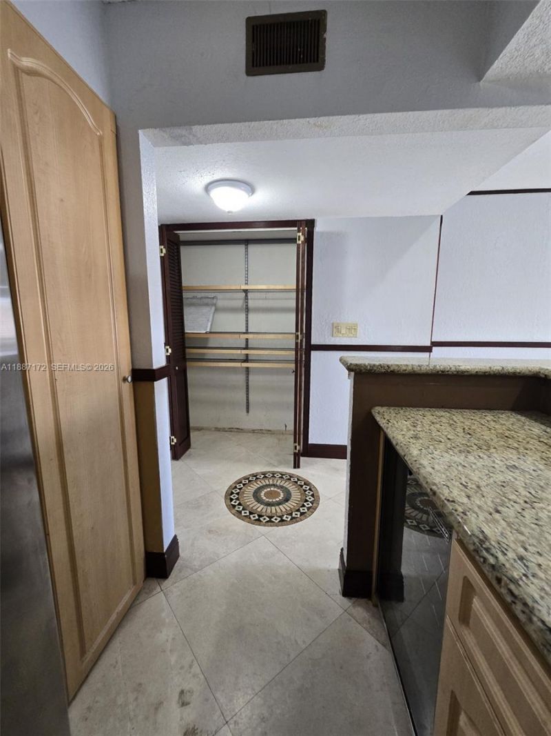 8425 NW 8th St, Unit 307, Miami, FL 33126 Photo