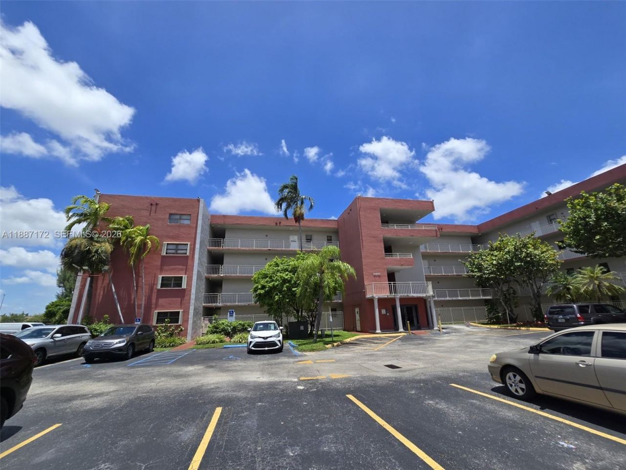 8425 NW 8th St, Unit 307, Miami, FL 33126 Photo
