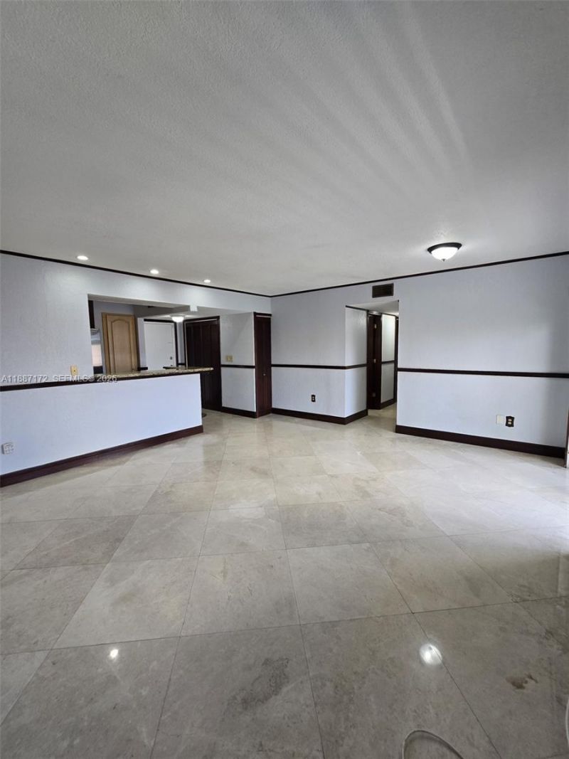 8425 NW 8th St, Unit 307, Miami, FL 33126 Photo