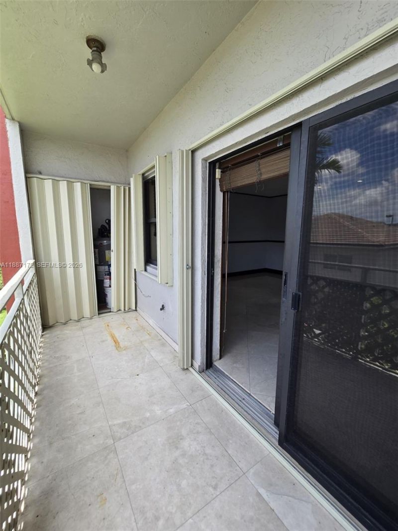 8425 NW 8th St, Unit 307, Miami, FL 33126 Photo